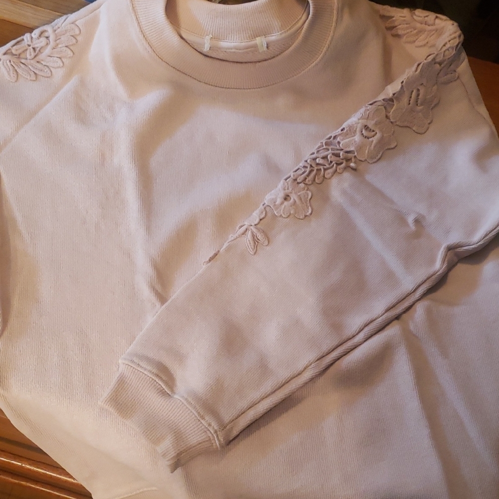 Floral Embroidered Sweatshirt